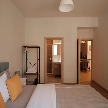 Cityscape Apartment *